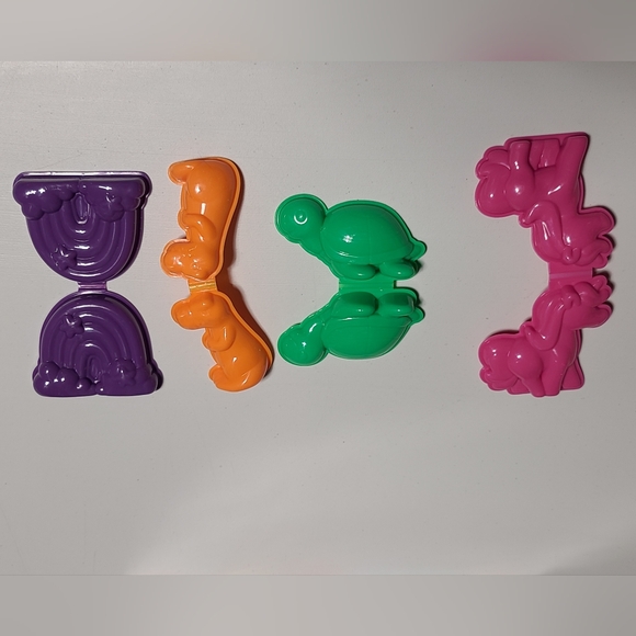 Made by Me! Sand Dough Pottery Press (Does Not Include All Items) - Picture 7 of 10